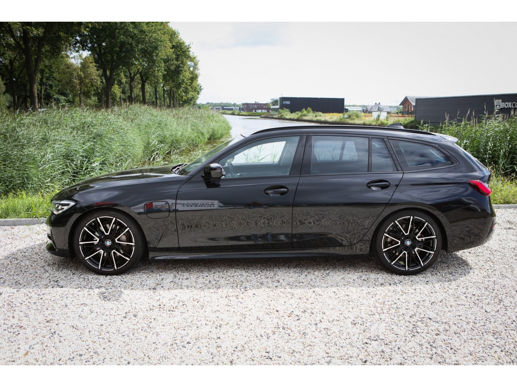 BMW 3 Serie Touring 330e Sport Line 16