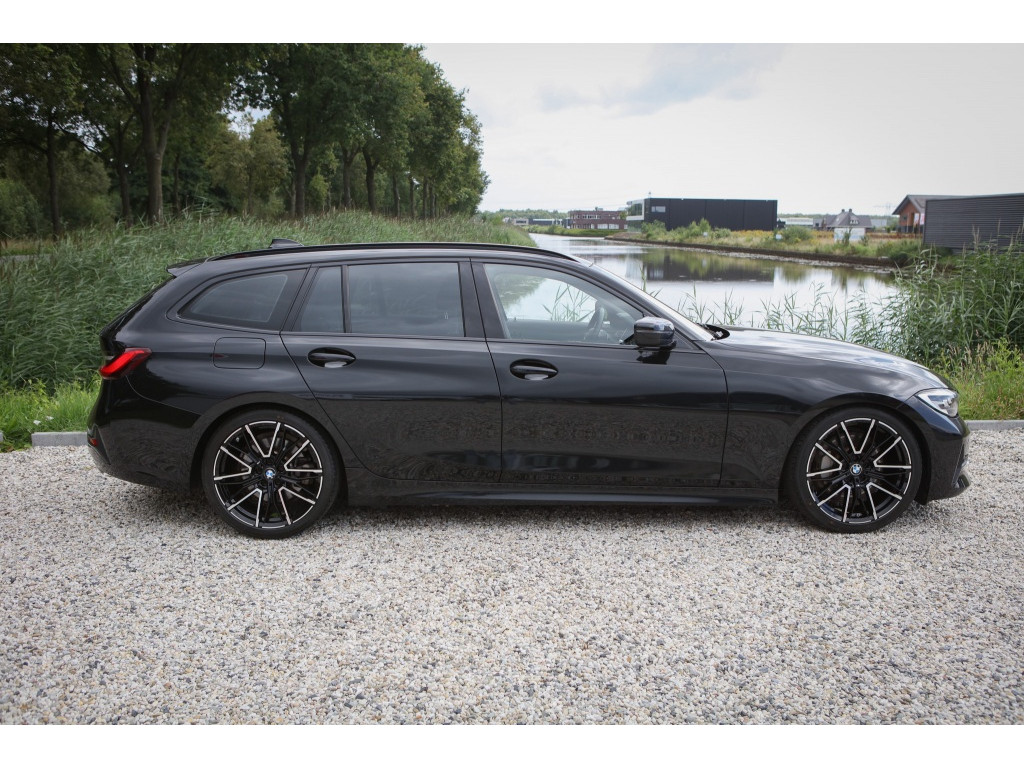 BMW 3 Serie Touring 330e Sport Line 19