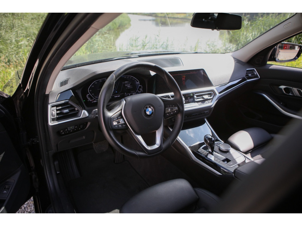 BMW 3 Serie Touring 330e Sport Line 2