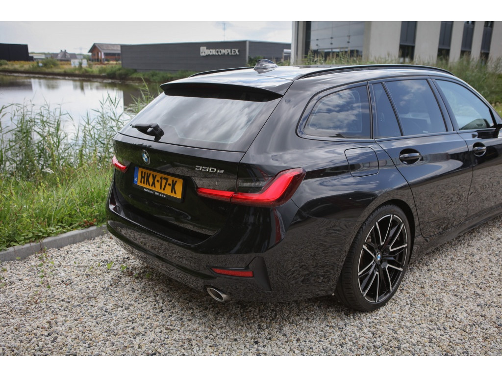 BMW 3 Serie Touring 330e Sport Line 21