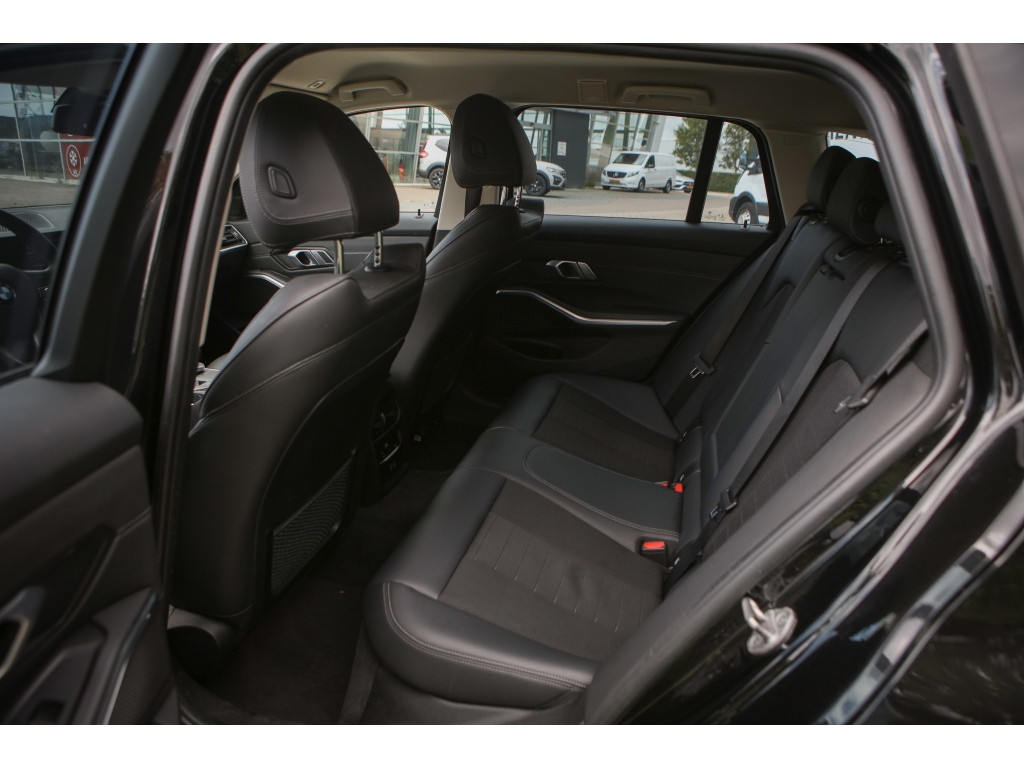 BMW 3 Serie Touring 330e Sport Line 23