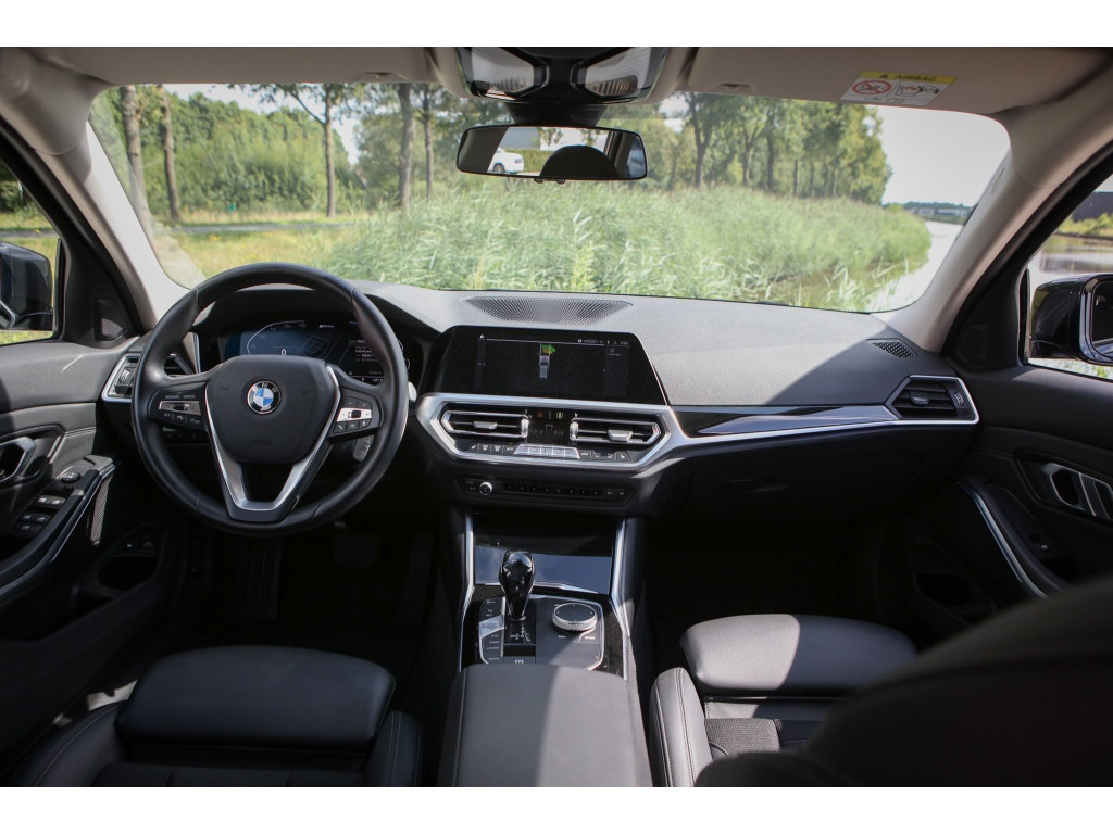 BMW 3 Serie Touring 330e Sport Line 6
