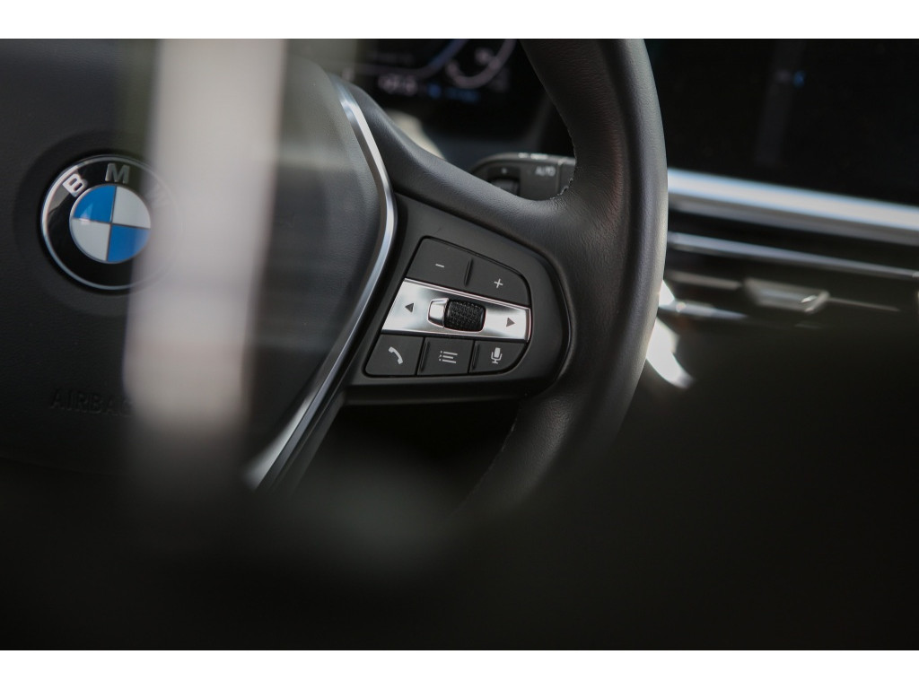 BMW 3 Serie Touring 330e Sport Line 8