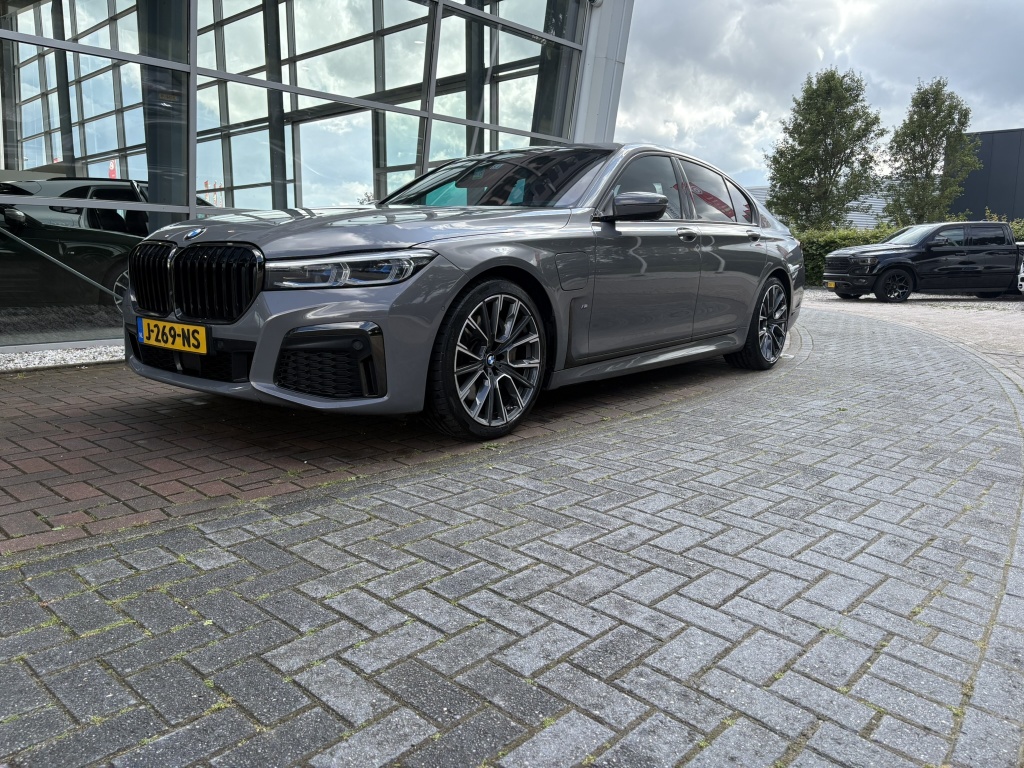 BMW 7 Serie 745e High Executive 1