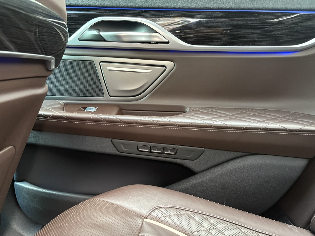 BMW 7 Serie 745e High Executive 11