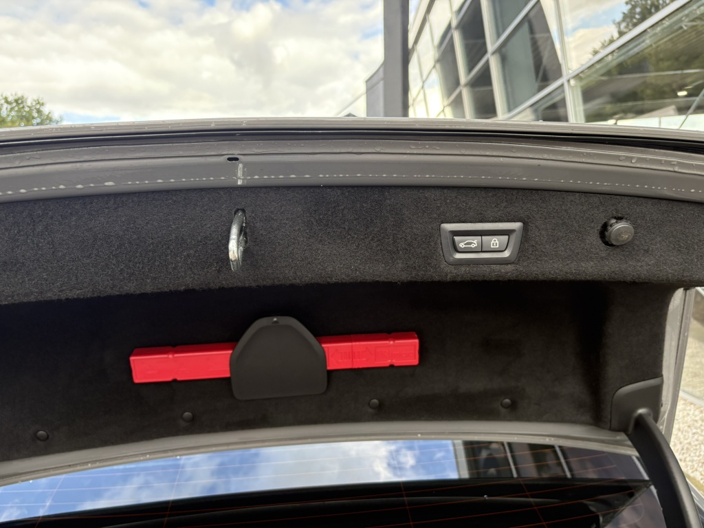 BMW 7 Serie 745e High Executive 18