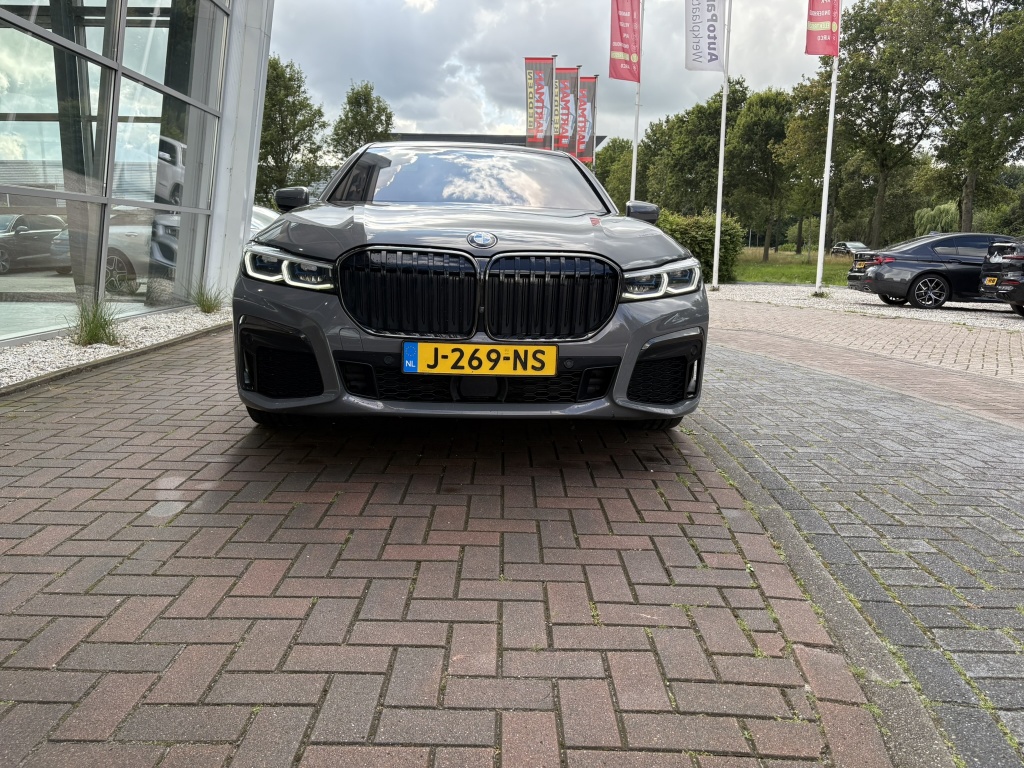 BMW 7 Serie 745e High Executive 2