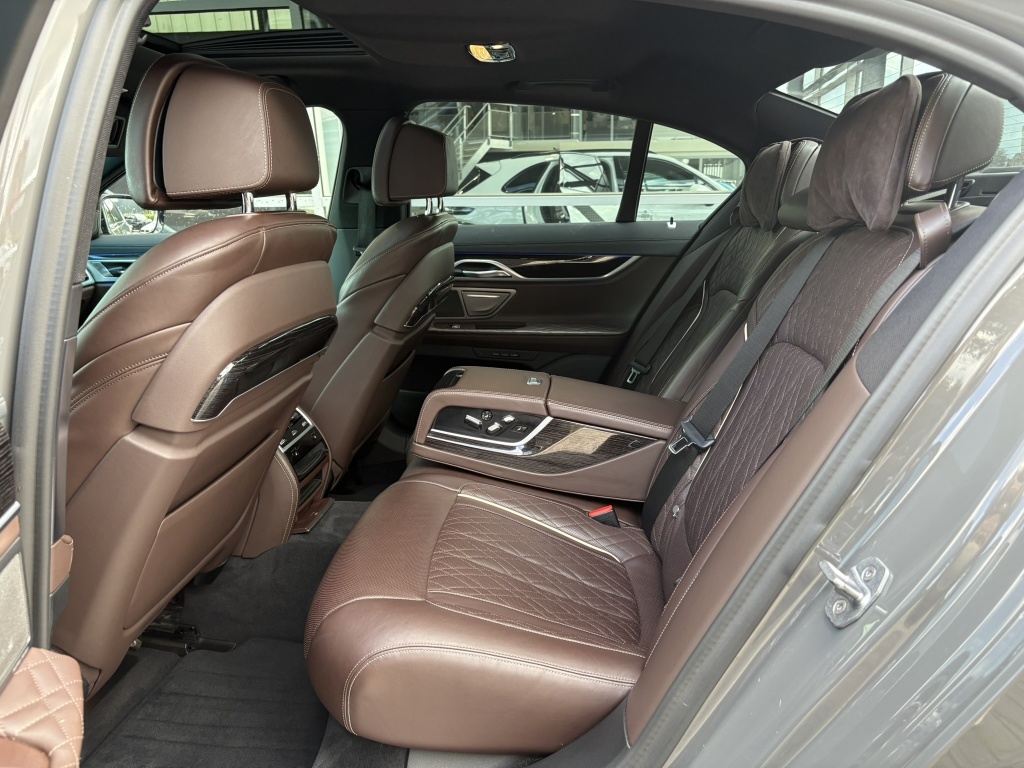 BMW 7 Serie 745e High Executive 8