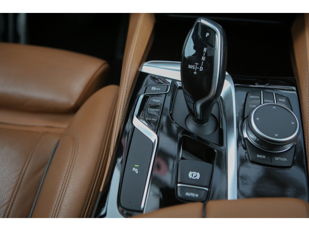BMW 5 Serie 520i M-sport | Sfeerverlichting | Schuif/kantel | Memory | 11