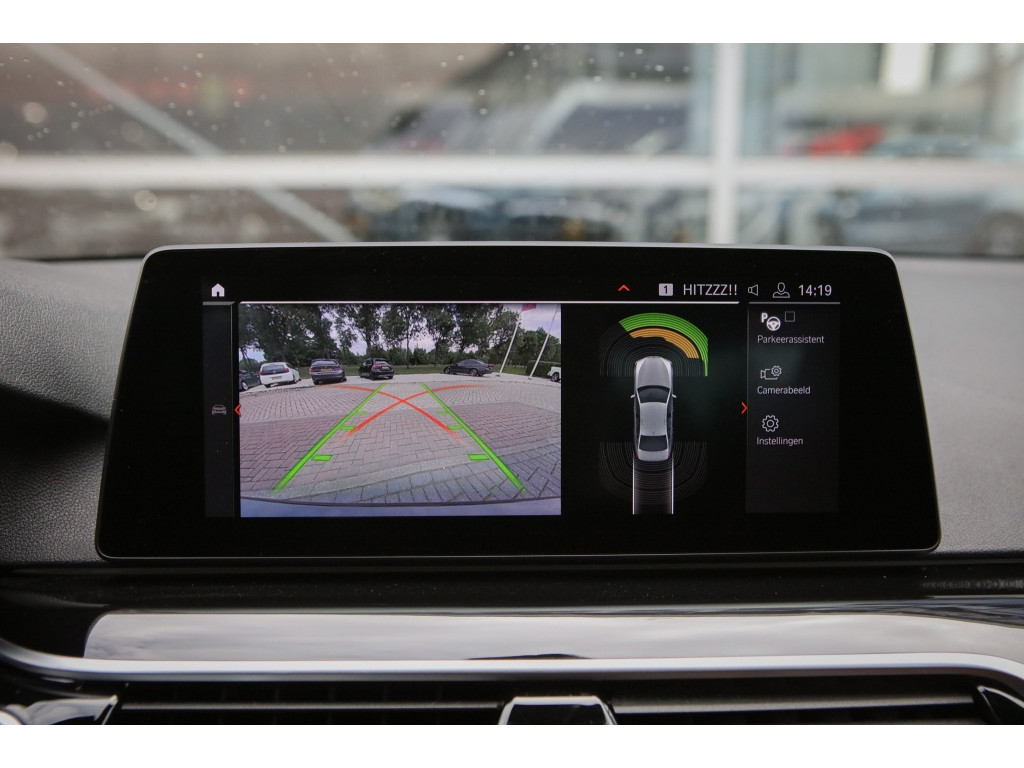 BMW 5 Serie 520i M-sport | Sfeerverlichting | Schuif/kantel | Memory | 17