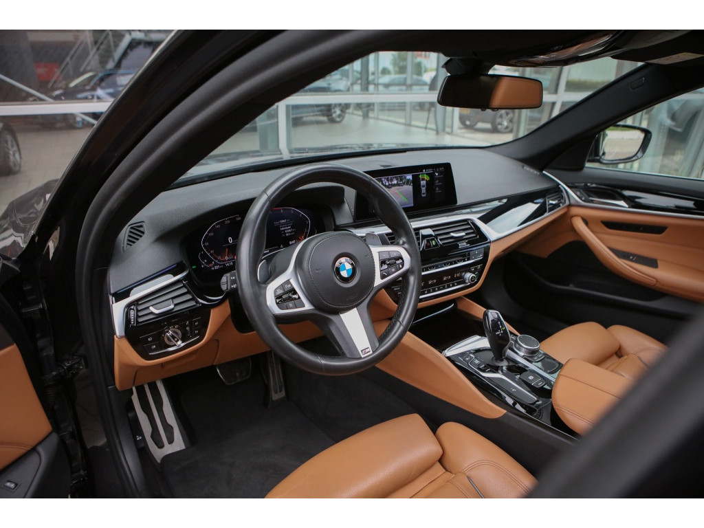 BMW 5 Serie 520i M-sport | Sfeerverlichting | Schuif/kantel | Memory | 2