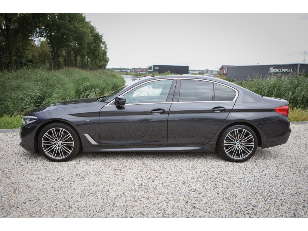 BMW 5 Serie 520i M-sport | Sfeerverlichting | Schuif/kantel | Memory | 20