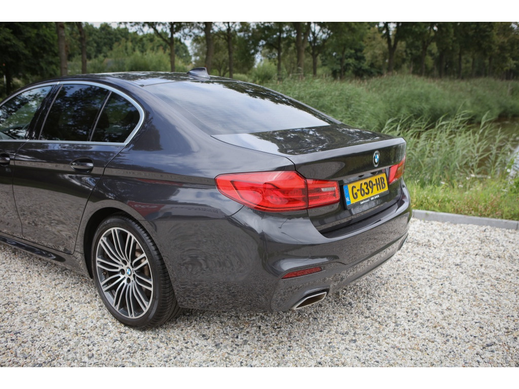 BMW 5 Serie 520i M-sport | Sfeerverlichting | Schuif/kantel | Memory | 21