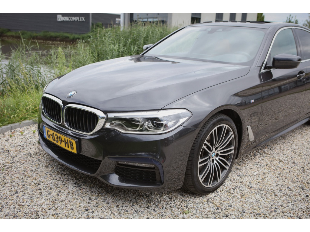 BMW 5 Serie 520i M-sport | Sfeerverlichting | Schuif/kantel | Memory | 22