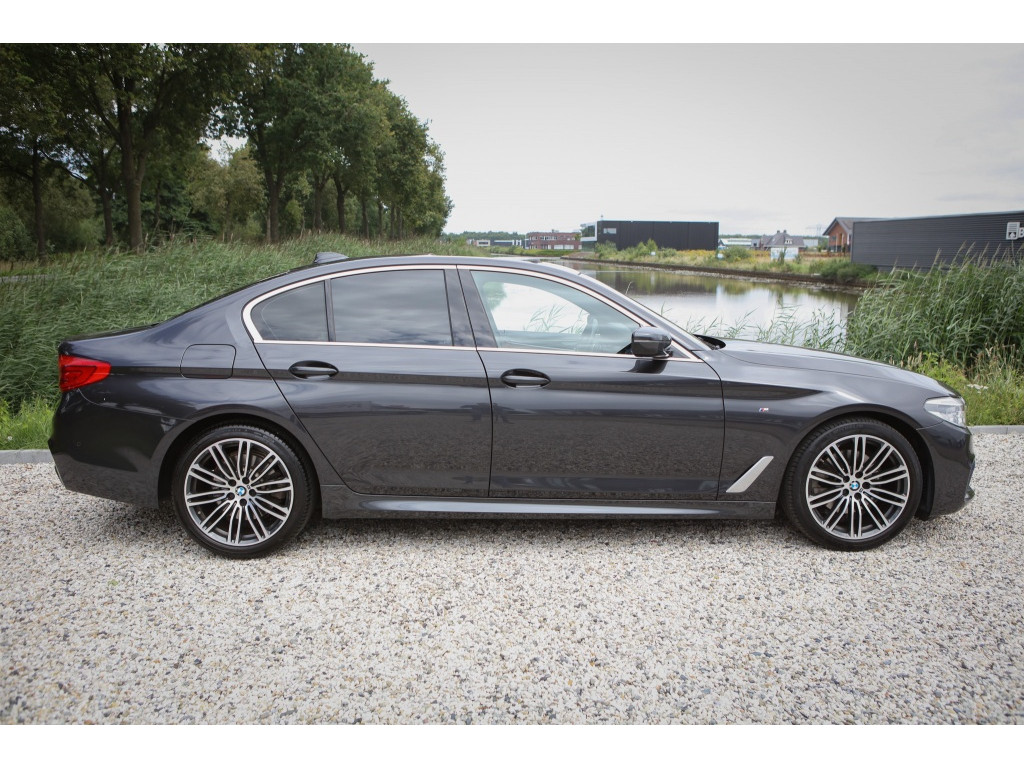 BMW 5 Serie 520i M-sport | Sfeerverlichting | Schuif/kantel | Memory | 23