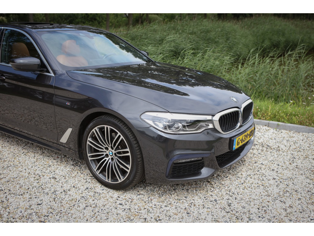 BMW 5 Serie 520i M-sport | Sfeerverlichting | Schuif/kantel | Memory | 24