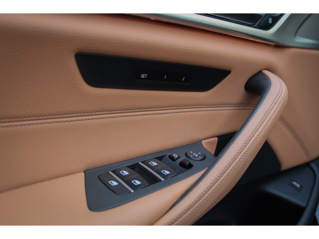 BMW 5 Serie 520i M-sport | Sfeerverlichting | Schuif/kantel | Memory | 5