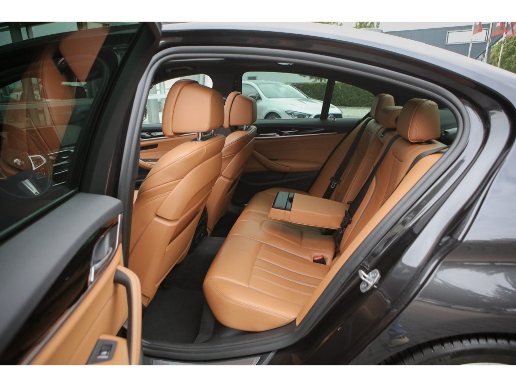 BMW 5 Serie 520i M-sport | Sfeerverlichting | Schuif/kantel | Memory | 7