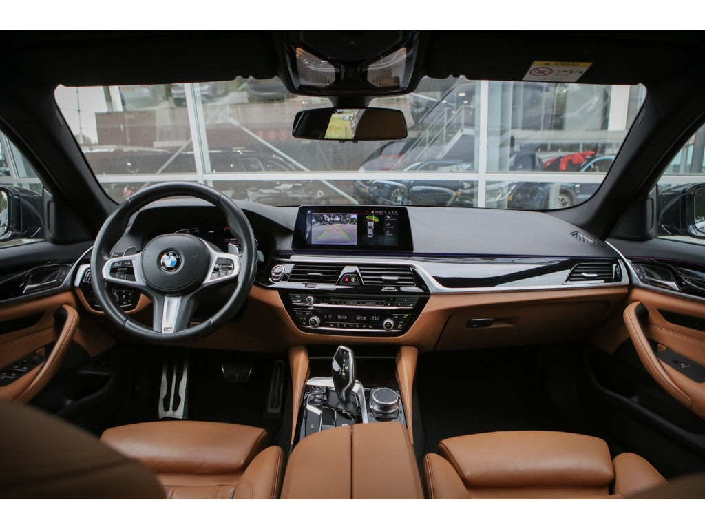 BMW 5 Serie 520i M-sport | Sfeerverlichting | Schuif/kantel | Memory | 8