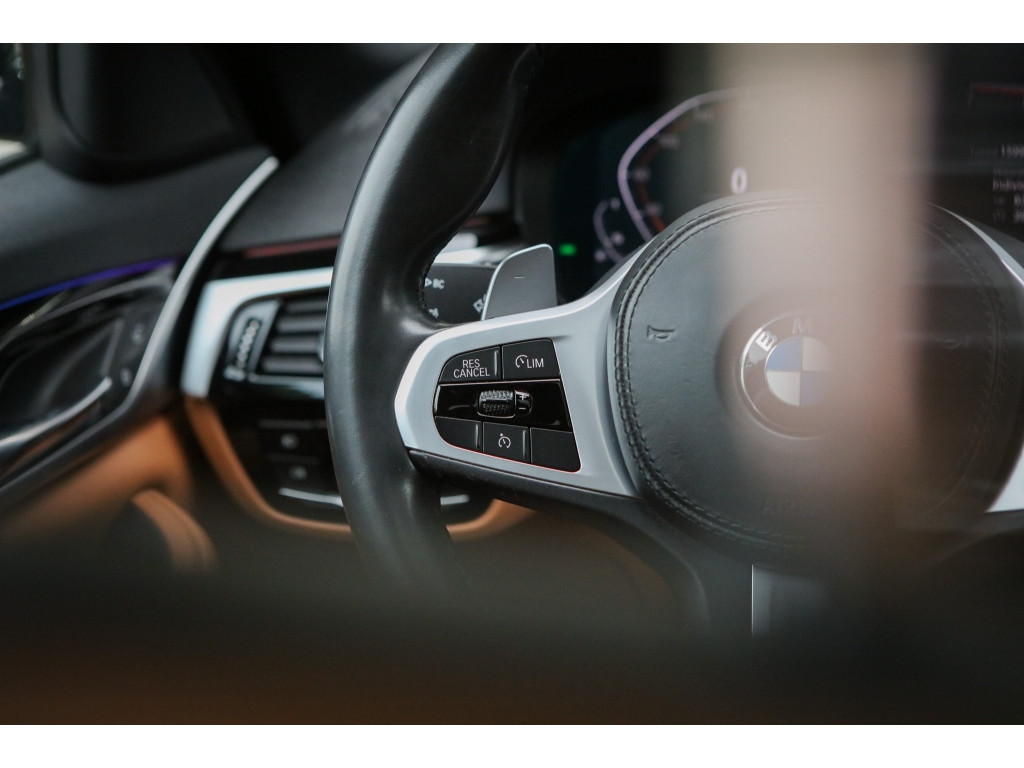 BMW 5 Serie 520i M-sport | Sfeerverlichting | Schuif/kantel | Memory | 9
