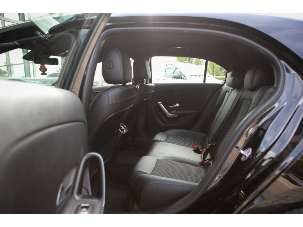 Mercedes-Benz A-Klasse 200 Premium Plus 12