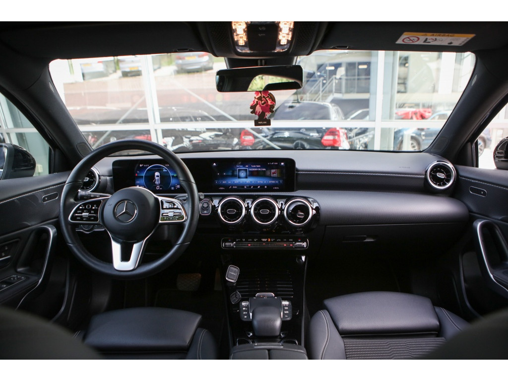 Mercedes-Benz A-Klasse 200 Premium Plus 13