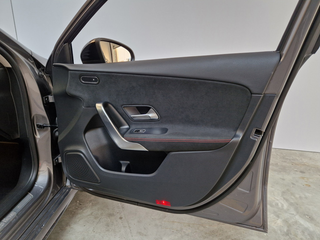 Mercedes-Benz A-klasse 180 Business Solution AMG 17
