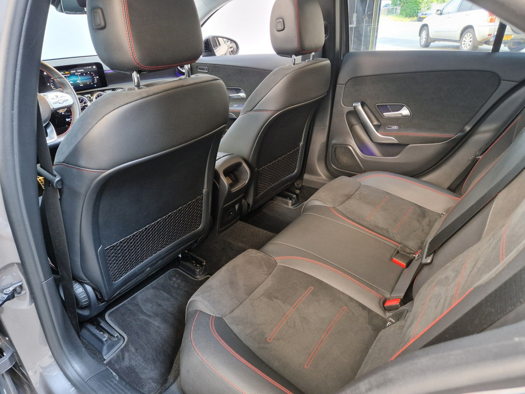 Mercedes-Benz A-klasse 180 Business Solution AMG 18