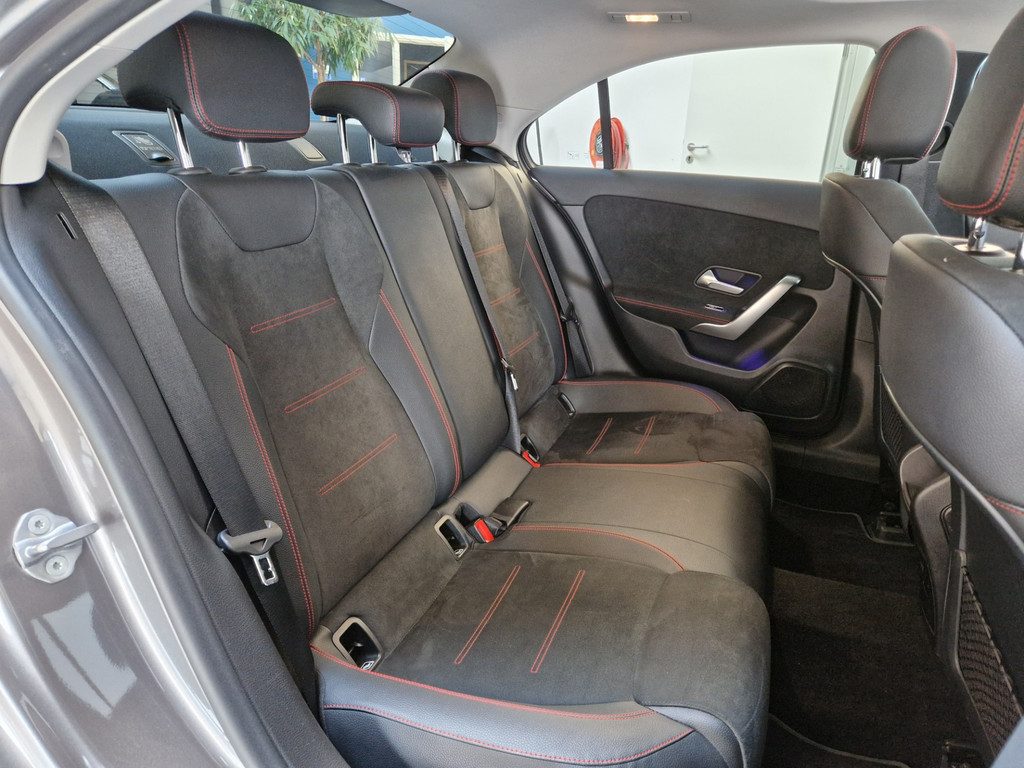 Mercedes-Benz A-klasse 180 Business Solution AMG 19