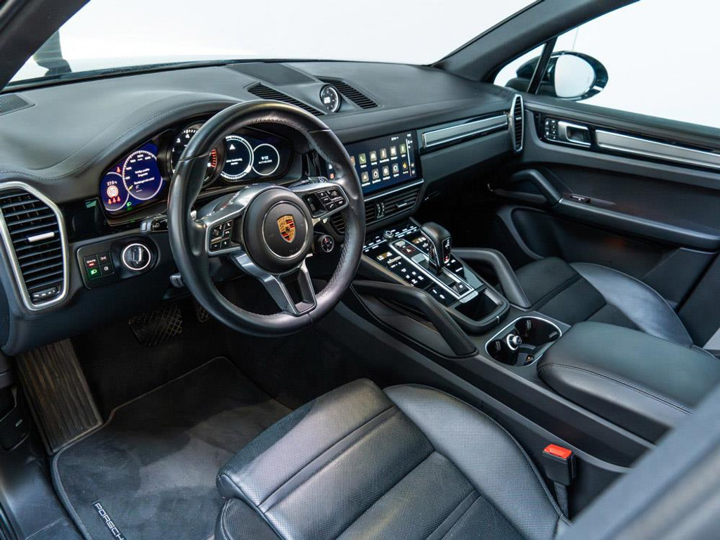 Porsche Cayenne 3.0 E-Hybrid Platinum Edition | Bose |Sport Chrono|Full-Option 10