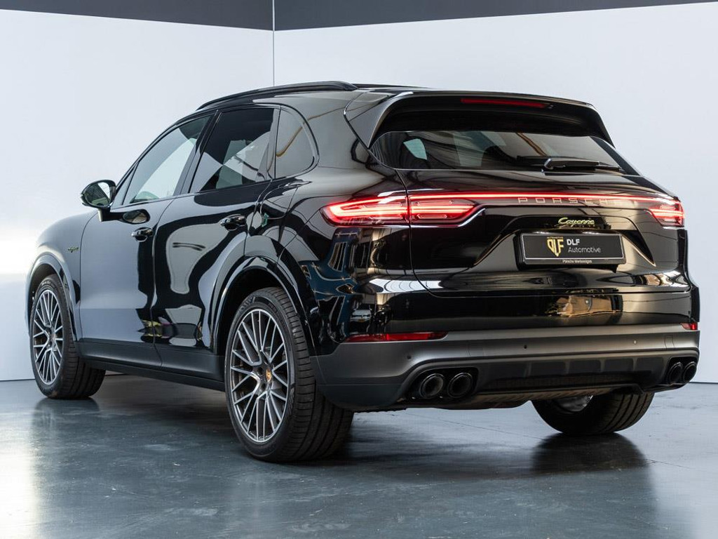 Porsche Cayenne 3.0 E-Hybrid Platinum Edition | Bose |Sport Chrono|Full-Option 2