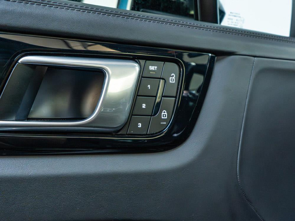 Porsche Cayenne 3.0 E-Hybrid Platinum Edition | Bose |Sport Chrono|Full-Option 22