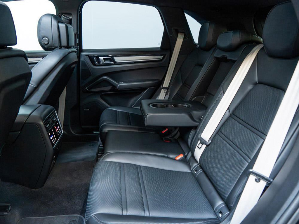 Porsche Cayenne 3.0 E-Hybrid Platinum Edition | Bose |Sport Chrono|Full-Option 23