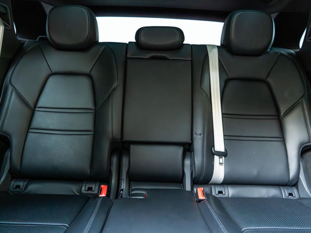 Porsche Cayenne 3.0 E-Hybrid Platinum Edition | Bose |Sport Chrono|Full-Option 24