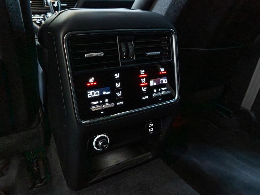 Porsche Cayenne 3.0 E-Hybrid Platinum Edition | Bose |Sport Chrono|Full-Option 25