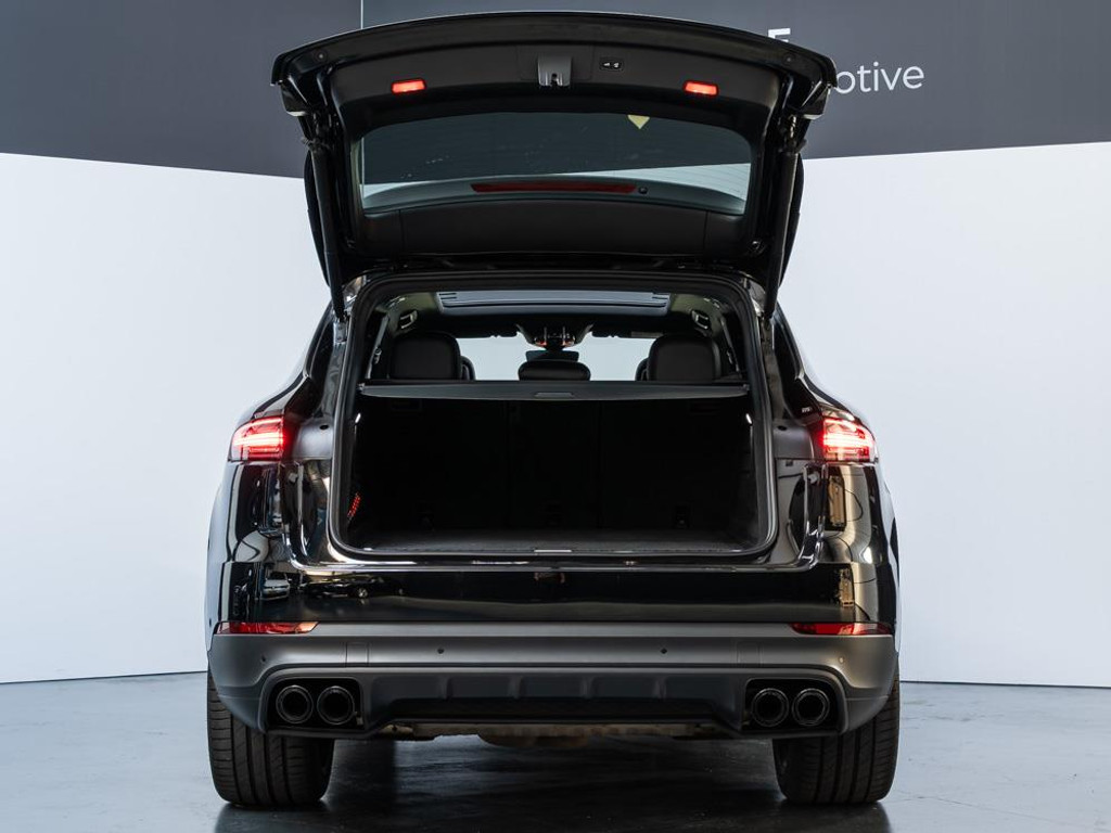 Porsche Cayenne 3.0 E-Hybrid Platinum Edition | Bose |Sport Chrono|Full-Option 28