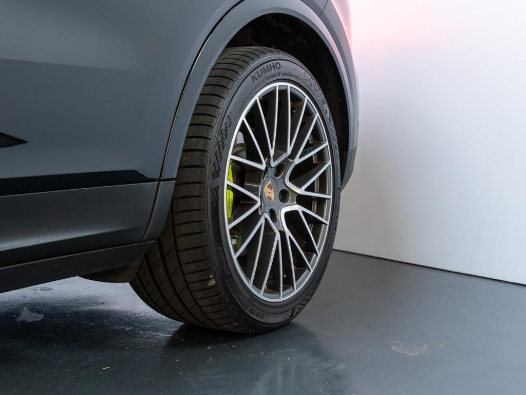 Porsche Cayenne 3.0 E-Hybrid Platinum Edition | Bose |Sport Chrono|Full-Option 34