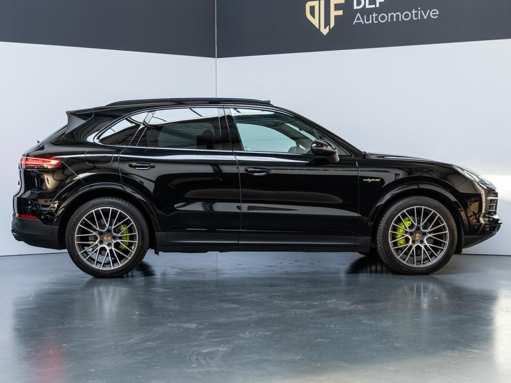 Porsche Cayenne 3.0 E-Hybrid Platinum Edition | Bose |Sport Chrono|Full-Option 5