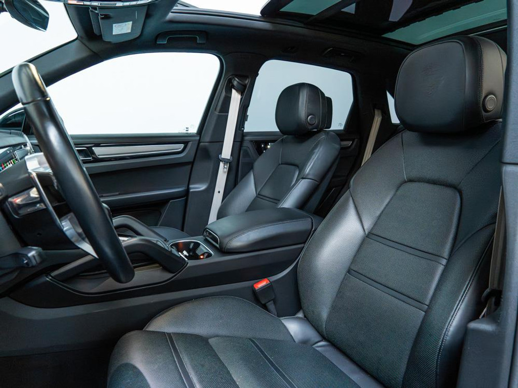 Porsche Cayenne 3.0 E-Hybrid Platinum Edition | Bose |Sport Chrono|Full-Option 9