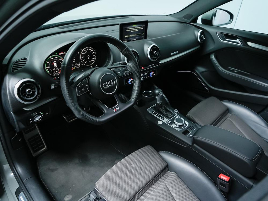 Audi A3 Sportback 40 e-tron S-Line | Panodak | B&O Audio 10