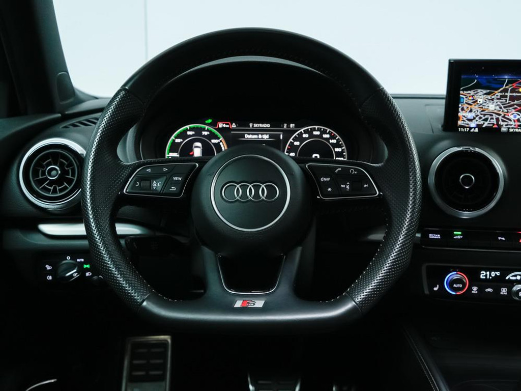 Audi A3 Sportback 40 e-tron S-Line | Panodak | B&O Audio 13