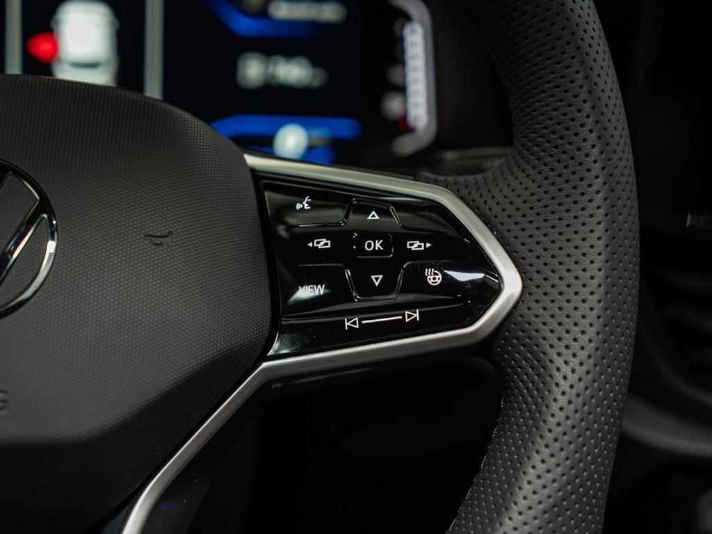 Volkswagen T-Roc 1.5 TSI 3 x R-Line Business+ | Massage | Black Style 16