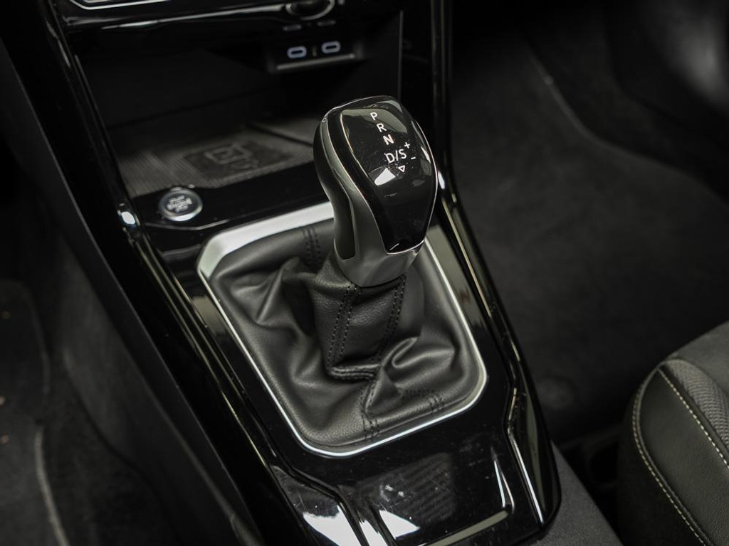 Volkswagen T-Roc 1.5 TSI 3 x R-Line Business+ | Massage | Black Style 17