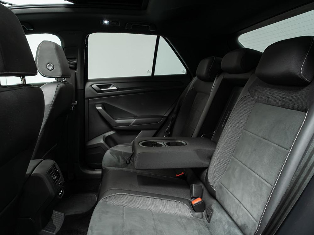 Volkswagen T-Roc 1.5 TSI 3 x R-Line Business+ | Massage | Black Style 24