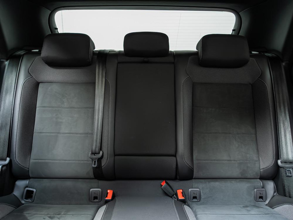 Volkswagen T-Roc 1.5 TSI 3 x R-Line Business+ | Massage | Black Style 25