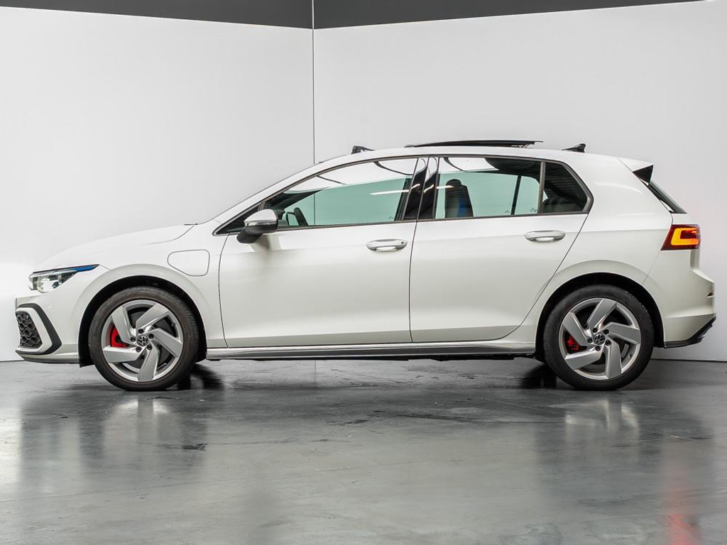 Volkswagen Golf GTE | 245PK | Pano | Matrix-LED 1