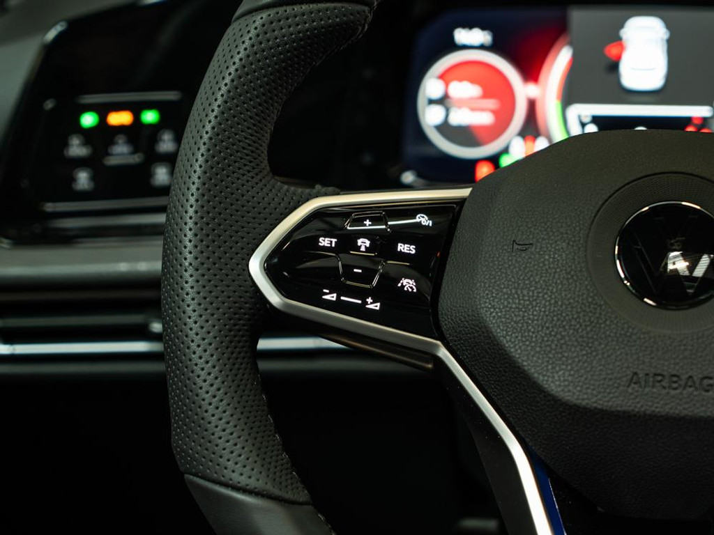 Volkswagen Golf GTE | 245PK | Pano | Matrix-LED 14