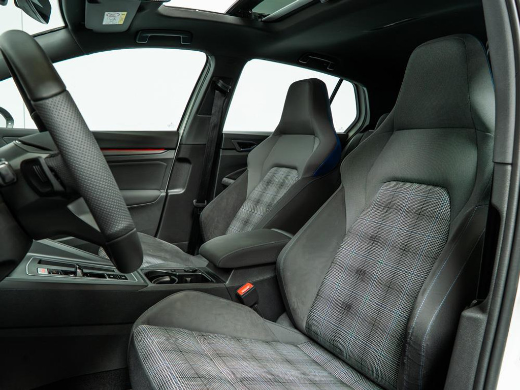 Volkswagen Golf GTE | 245PK | Pano | Matrix-LED 9