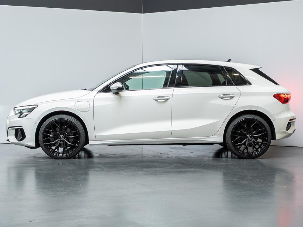 Audi A3 Sportback 40 TFSI e Advanced edition | S-Line | 19 Inch | Pano 1