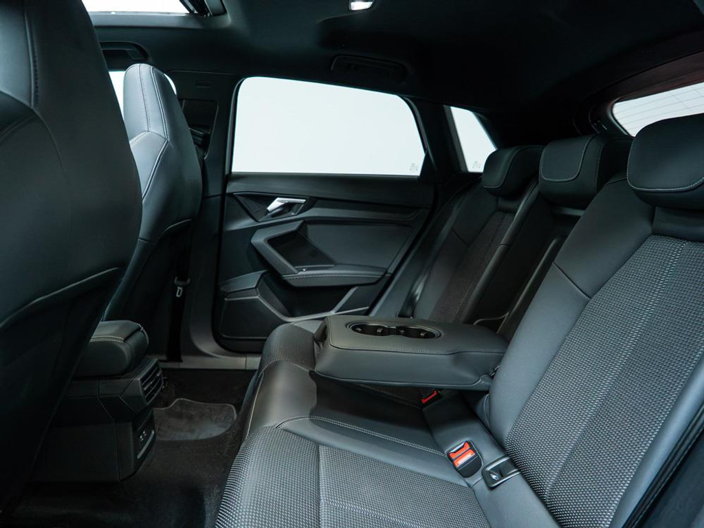 Audi A3 Sportback 40 TFSI e Advanced edition | S-Line | 19 Inch | Pano 19